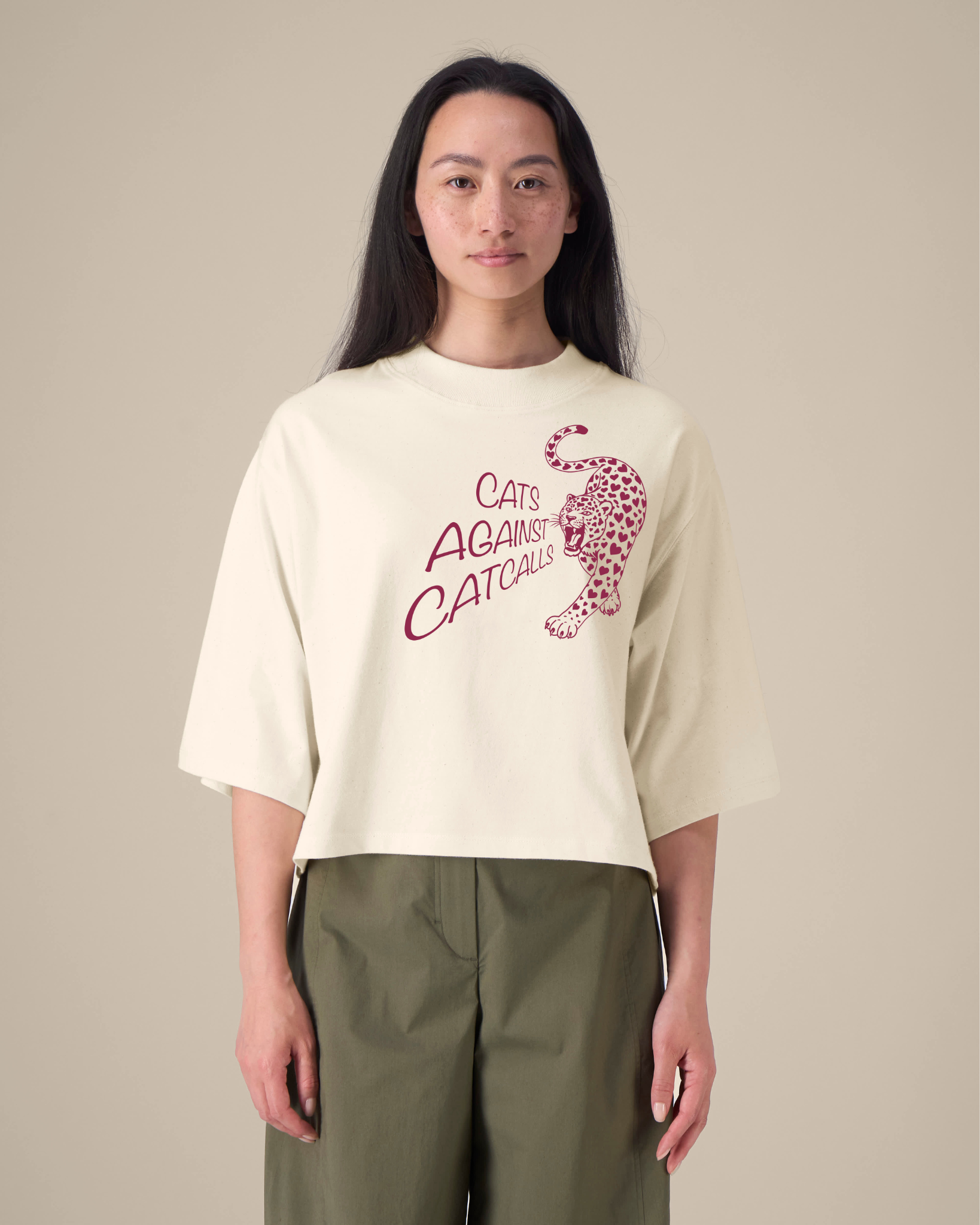 Feministisches Cropped T-Shirt Damen in Creme mit Statement gegen Catcalling, Relaxed Fit