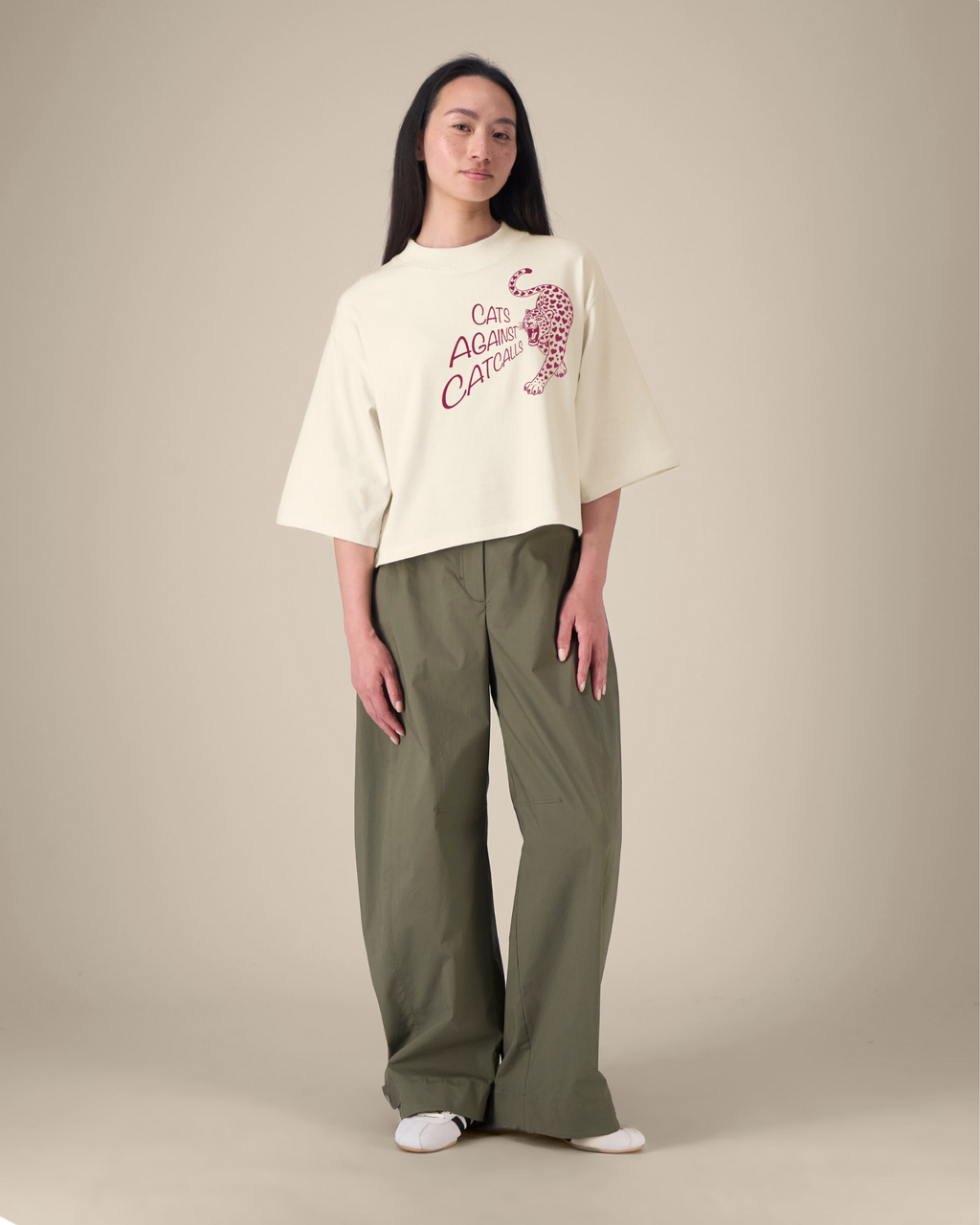 Feministisches Cropped T-Shirt Damen in Creme mit Statement gegen Catcalling, Relaxed Fit