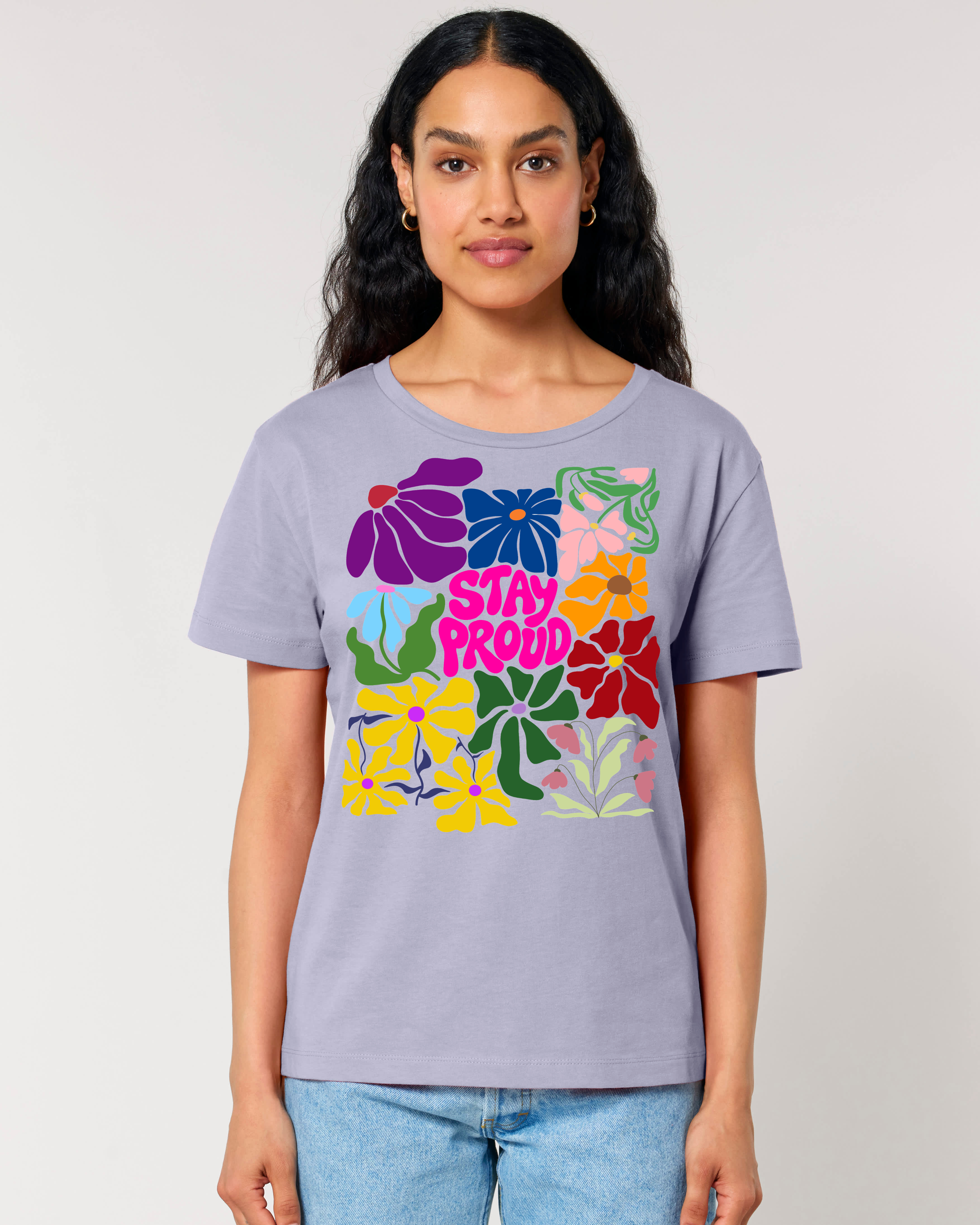Stay Proud T-Shirt - Lavendel (Shad ist **175cm** groß und trägt Größe **XS**)