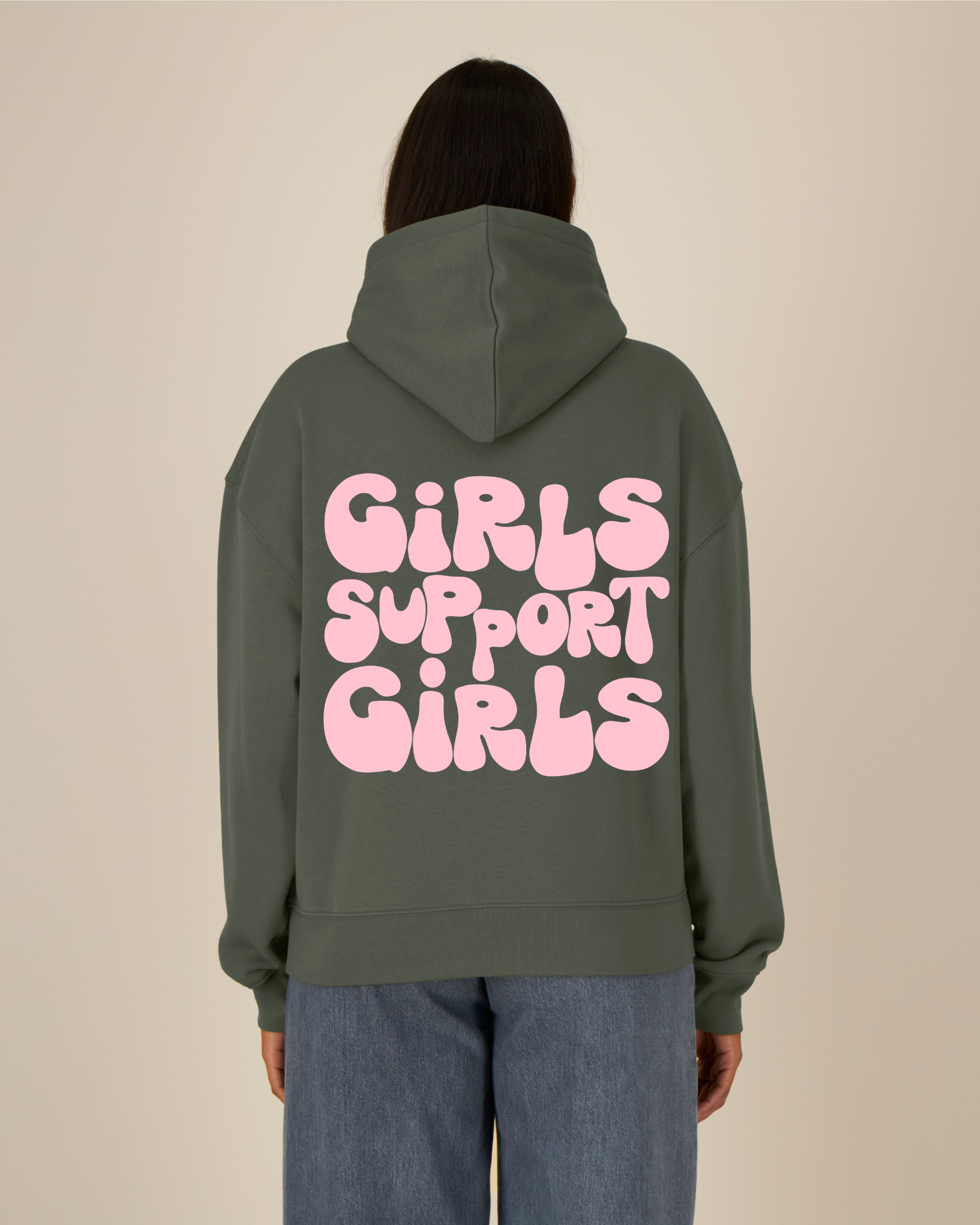 Girls support girls Hoodie - Khaki  (Selina ist **178cm** groß und trägt Größe **S**)