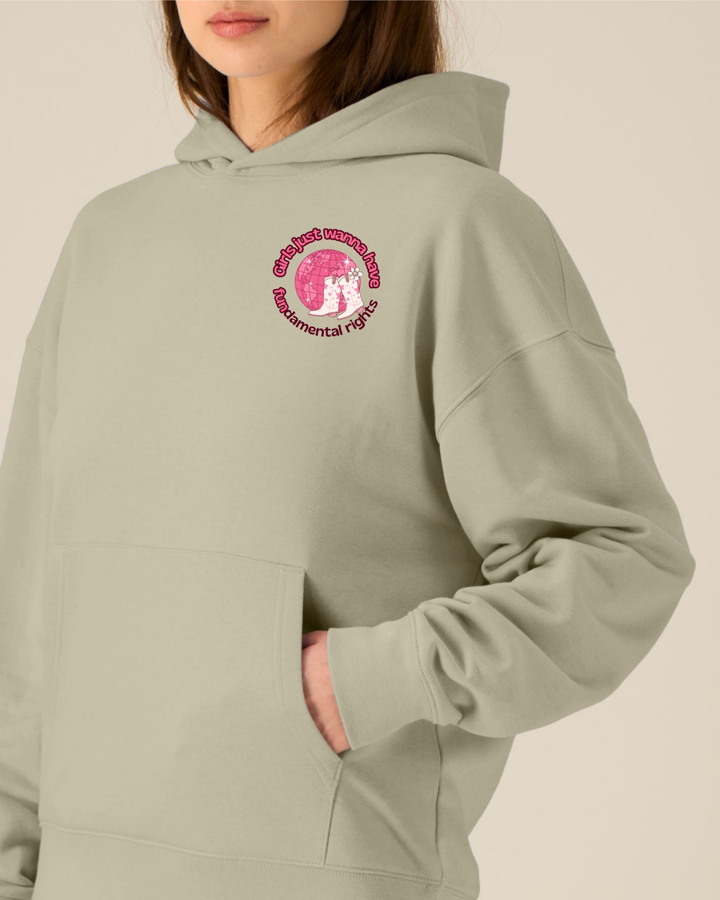 Hoodie Stone (Lila ist **174cm** groß und trägt Größe **S**)
